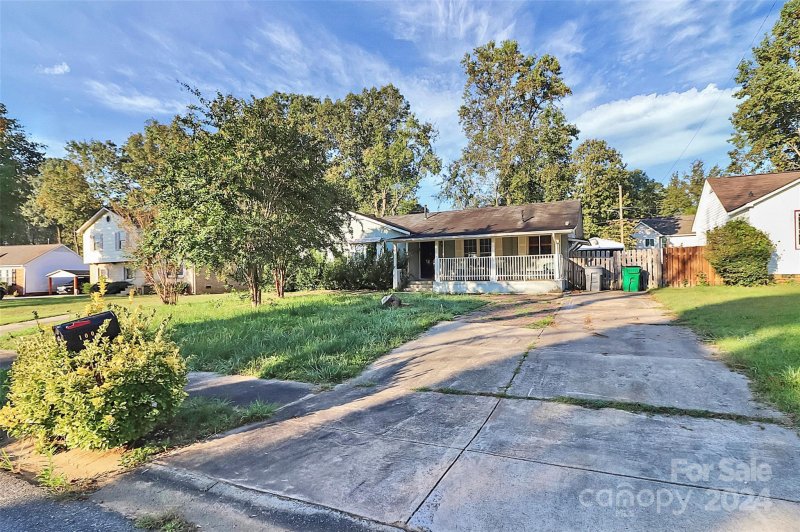 Property image 2 at 10031 Clairemore Place, Charlotte, NC 28216