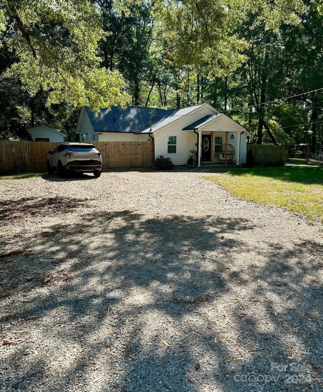 Property image 2 at 2421 Finchley Drive, Charlotte, NC 28215