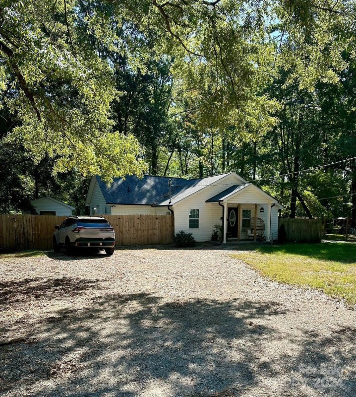 Property image 3 at 2421 Finchley Drive, Charlotte, NC 28215