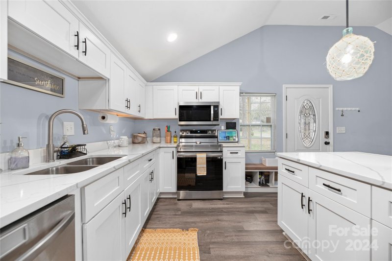 Property image 5 at 2421 Finchley Drive, Charlotte, NC 28215