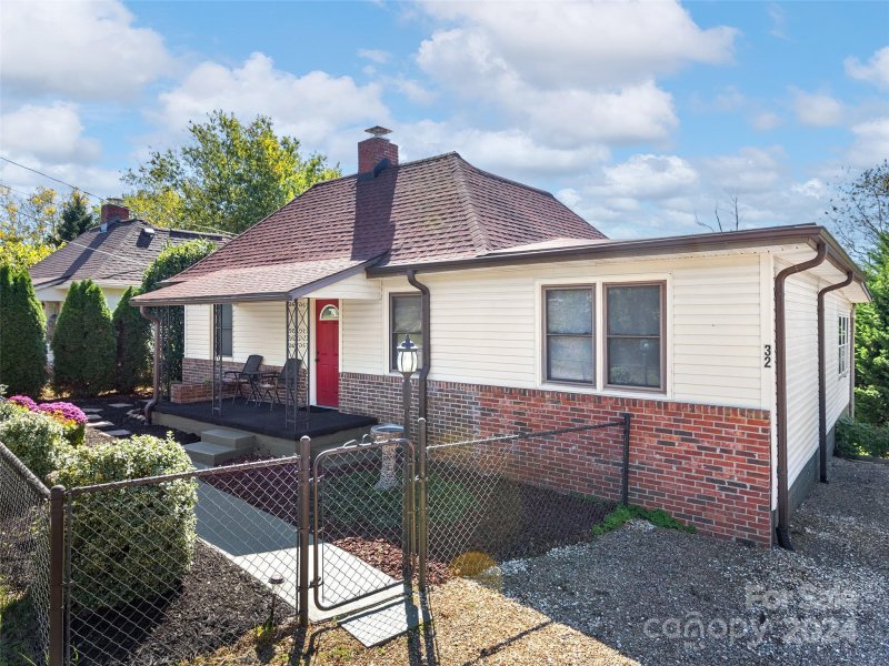 Property image 3 at 32 Church Road, Asheville, NC 28804