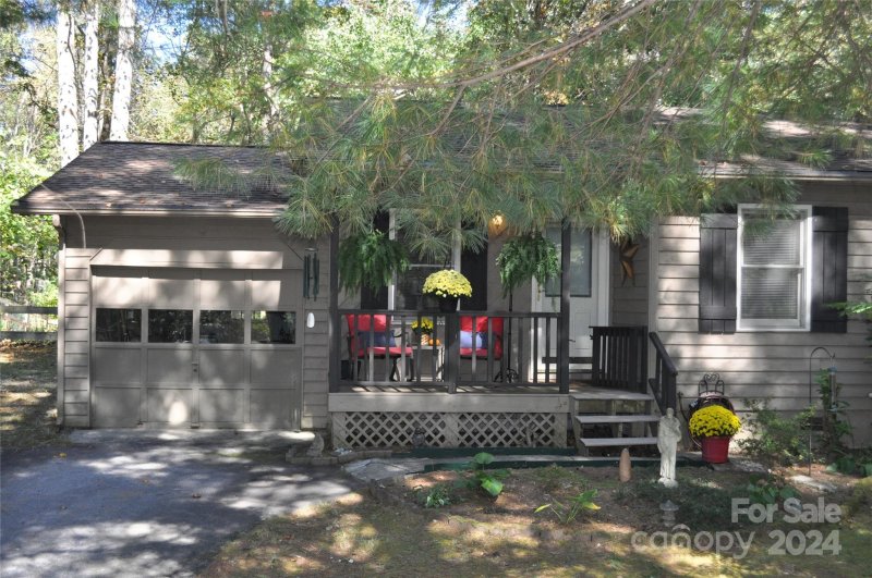 Property image 3 at 203 Cinnamon Way, Flat Rock, NC 28731