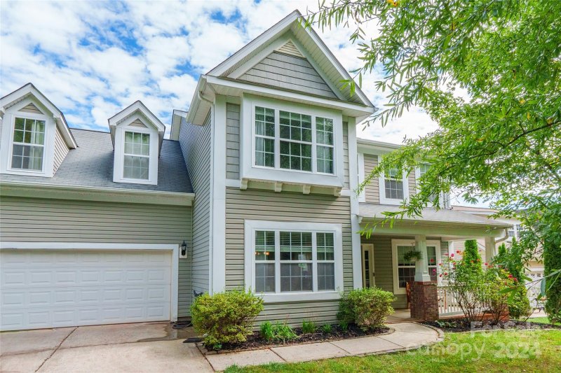 5402 Colonial Garden Drive