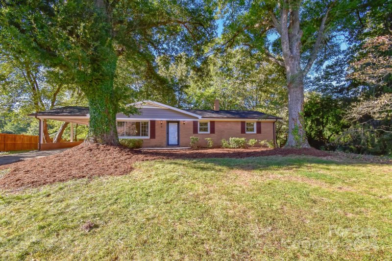 Property image 2 at 1354 36th Avenue Drive, Hickory, NC 28601