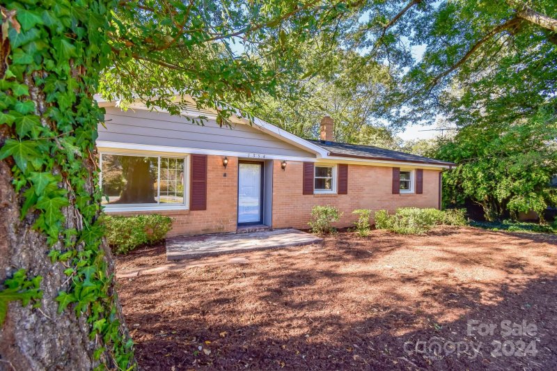 Property image 3 at 1354 36th Avenue Drive, Hickory, NC 28601