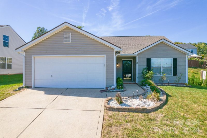 Property image 2 at 1980 8th Street Lane, Hickory, NC 28602