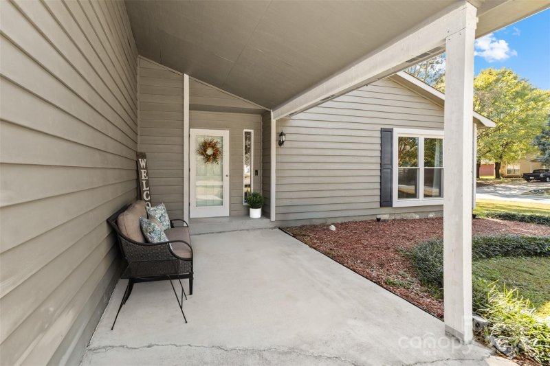 Property image 3 at 10915 Coachman Circle, Charlotte, NC 28277