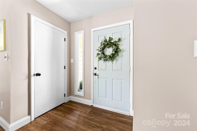 Property image 4 at 10915 Coachman Circle, Charlotte, NC 28277