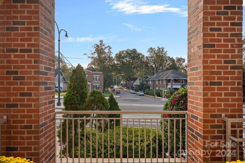 Property image 5 at 605 Hawthorne Lane, Charlotte, NC 28204