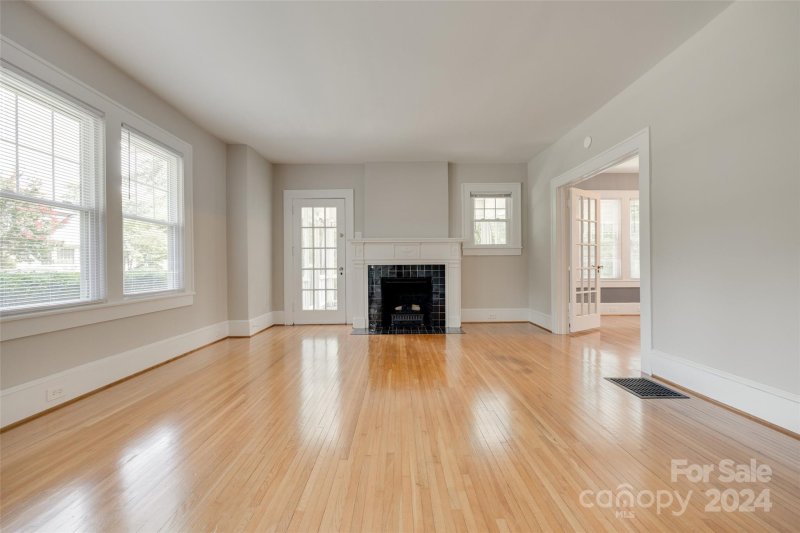 Property image 5 at 505 W 3rd Avenue, Gastonia, NC 28052