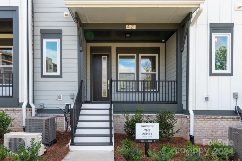 Property image 2 at 421 Prine Place, Charlotte, NC 28213