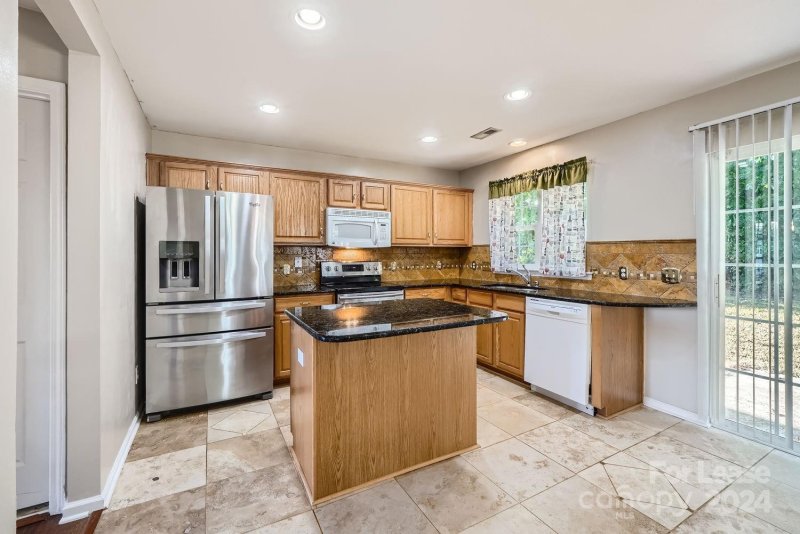 Property image 4 at 8631 Challenger Drive, Charlotte, NC 28213