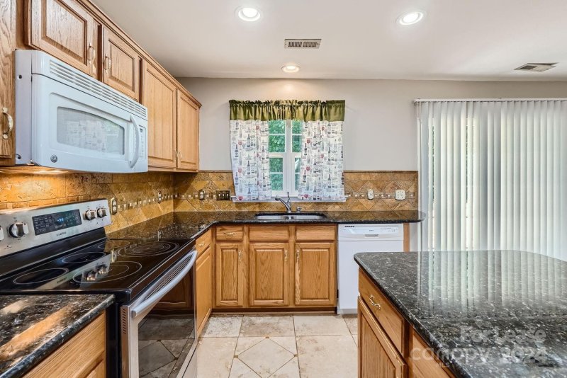 Property image 5 at 8631 Challenger Drive, Charlotte, NC 28213