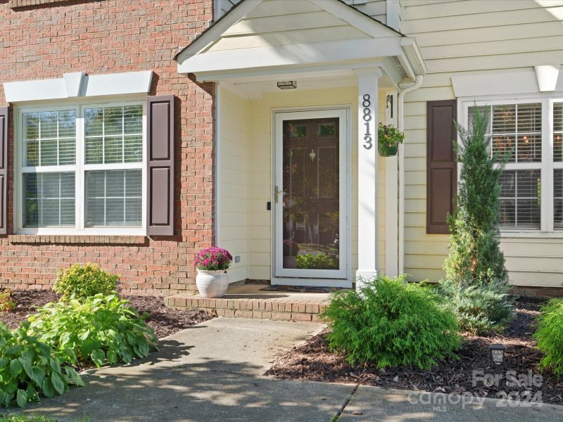 Property image 3 at 8813 Glenover Circle, Charlotte, NC 28269