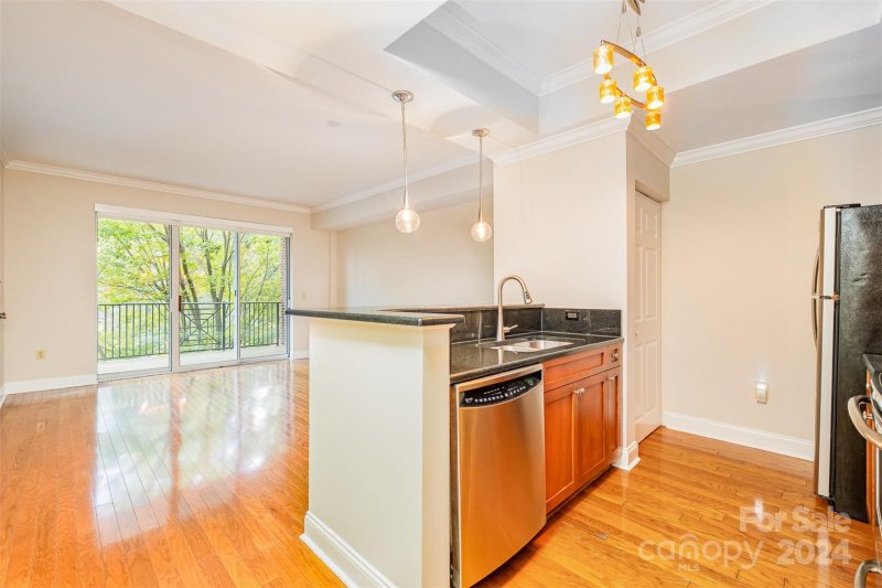 Property image 3 at 300 W 5th Street, Charlotte, NC 28202