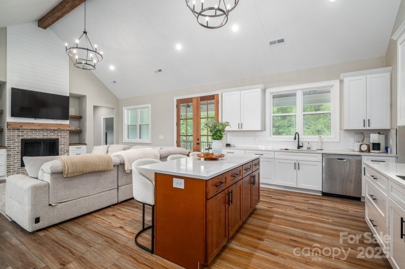 Property image 3 of 615 Sandycrest Drive in Dewey Beam Estates, Cherryville, NC 28021