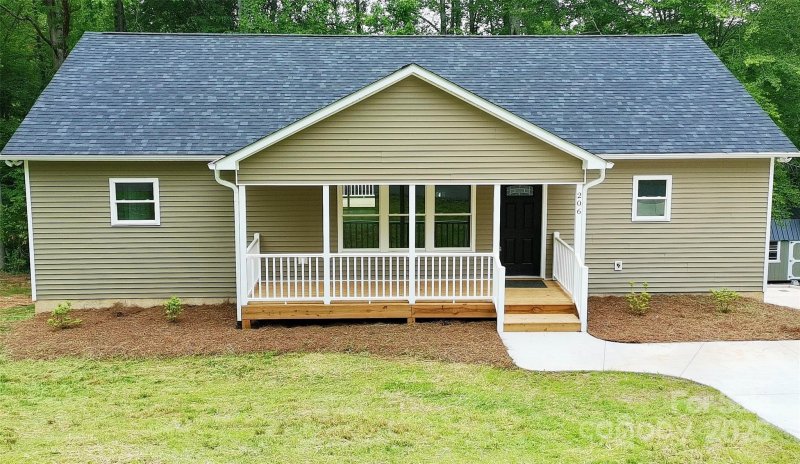 Property image 2 of 206 Fairway Drive in Forest Hills, Rutherfordton, NC 28139