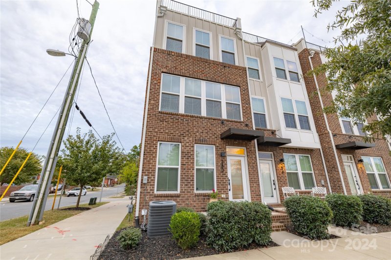 Property image 3 at 280 Parkwood Avenue, Charlotte, NC 28206