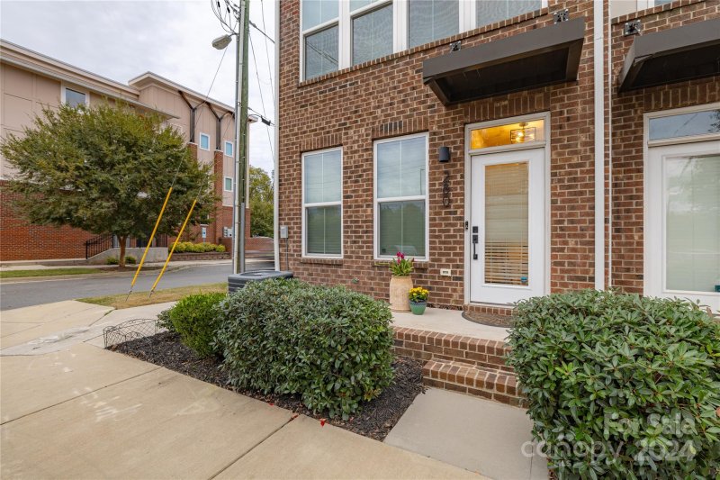 Property image 4 at 280 Parkwood Avenue, Charlotte, NC 28206