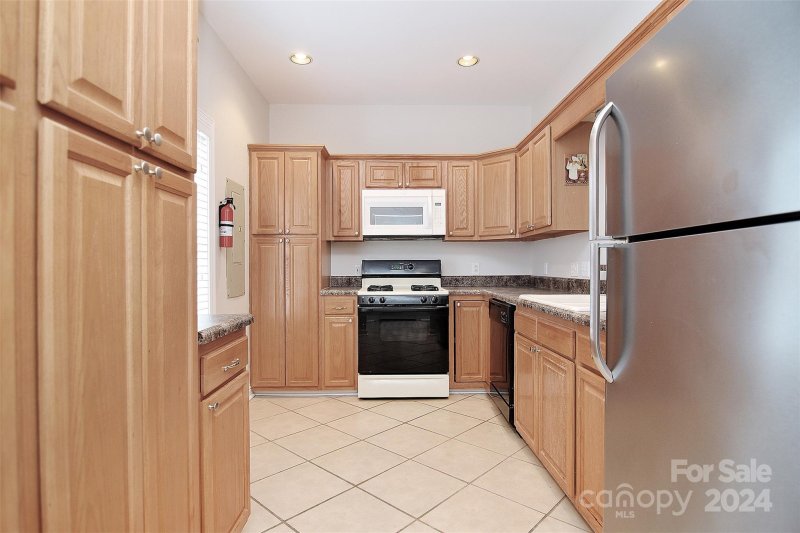 Property image 5 at 2221 Oak Hill Village Lane, Charlotte, NC 28217