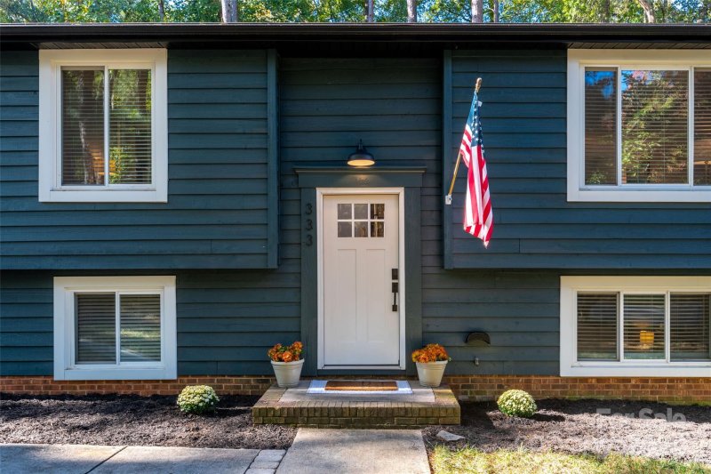 Property image 2 at 333 Regency Drive, Charlotte, NC 28211