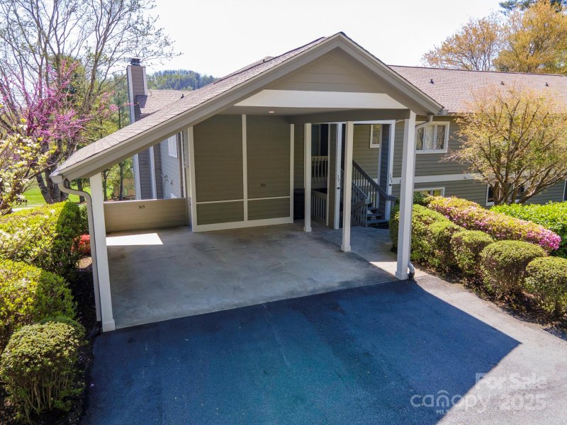 Property image 3 at 301 Golfside Drive, Flat Rock, NC 28731