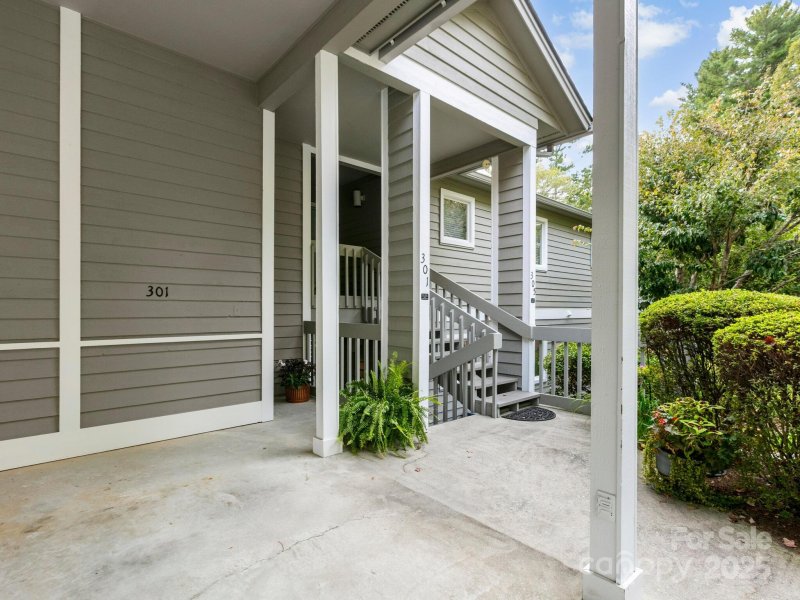 Property image 4 at 301 Golfside Drive, Flat Rock, NC 28731