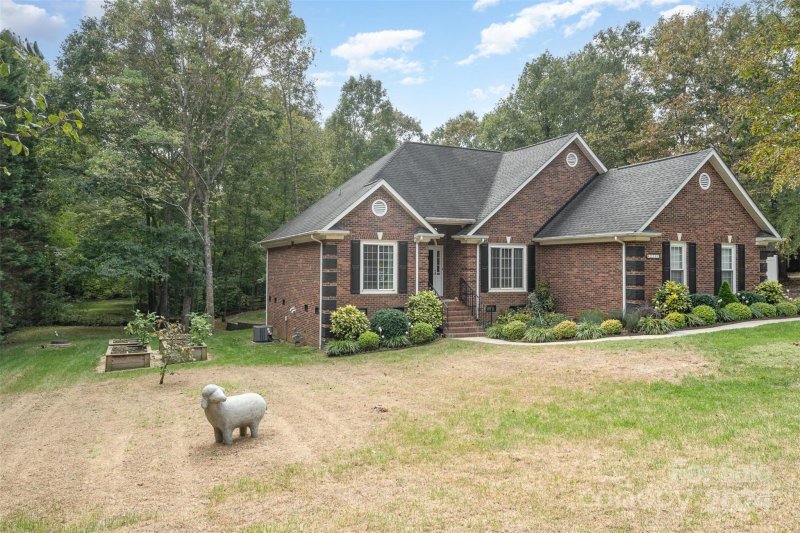 Property image 3 at 2364 Mill House Lane, Matthews, NC 28104