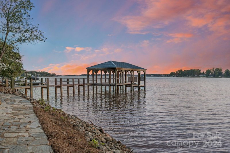 Property image 3 at 8134 Bay Pointe Drive, Denver, NC 28037