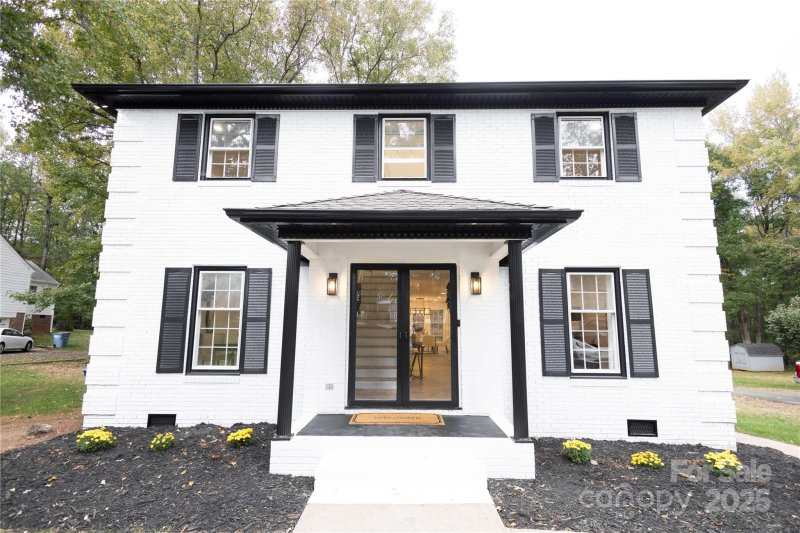 Property image 2 of 8946 Glencroft Road in Glencroft, Mint Hill, NC 28227