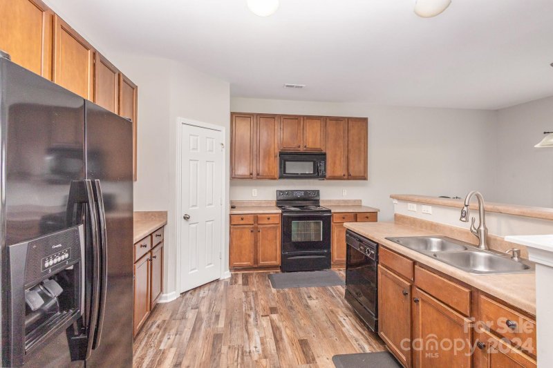 Property image 3 at 10410 Grand Fir Road, Charlotte, NC 28227