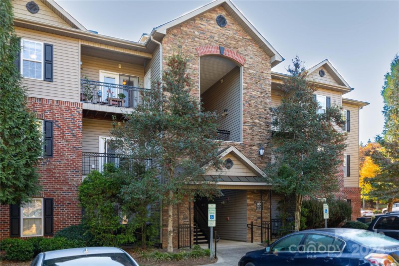 Property image 2 at 135 Appeldoorn Circle, Asheville, NC 28803