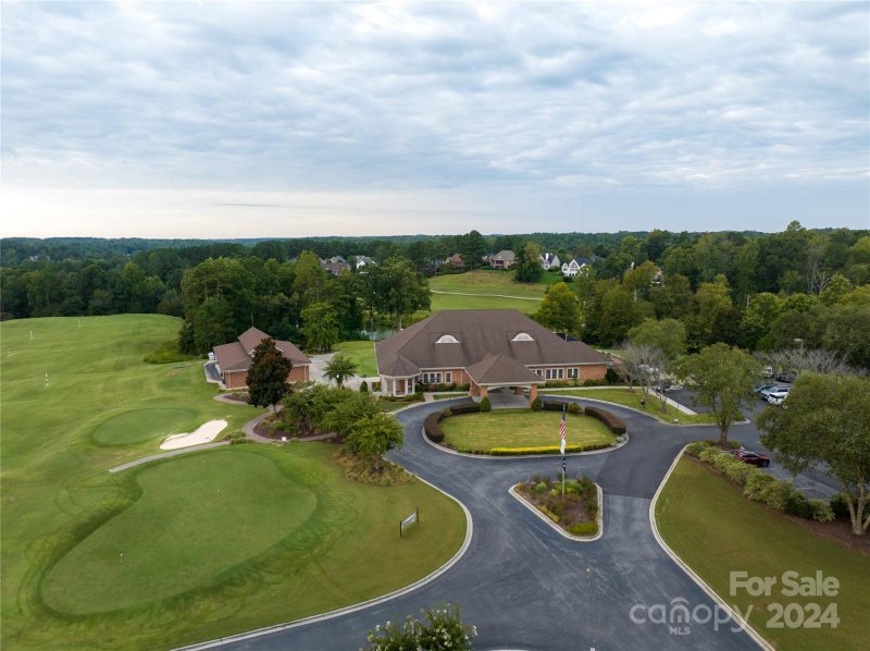 Property image 4 of 1750 Shadow Court in Verdict Ridge, Denver, NC 28037