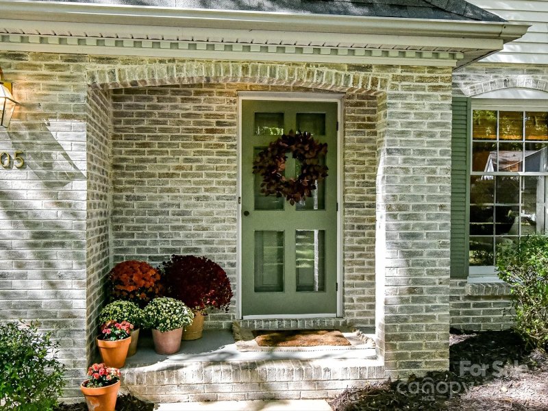 Property image 2 at 705 Mcnabb Court, Matthews, NC 28105