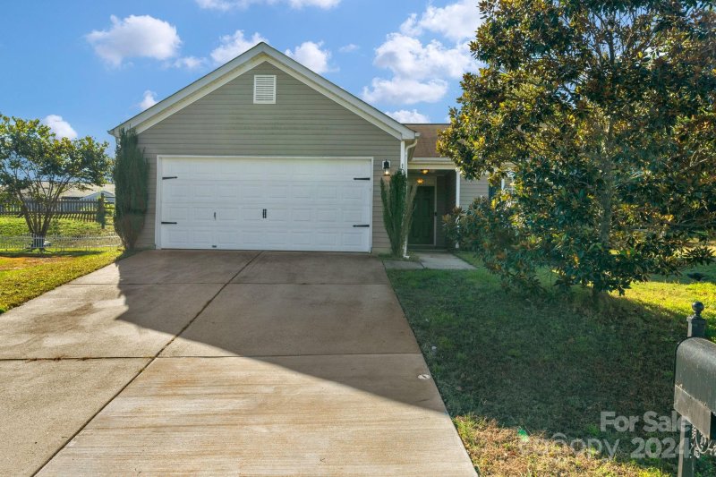 Property image 2 at 10604 Spring Rain Court, Charlotte, NC 28278