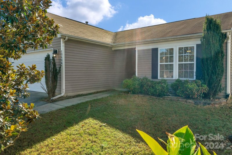 Property image 3 at 10604 Spring Rain Court, Charlotte, NC 28278