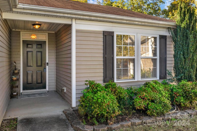 Property image 4 at 10604 Spring Rain Court, Charlotte, NC 28278