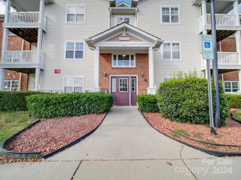 Property image 3 at 9934 Hyde Glen Court, Charlotte, NC 28262