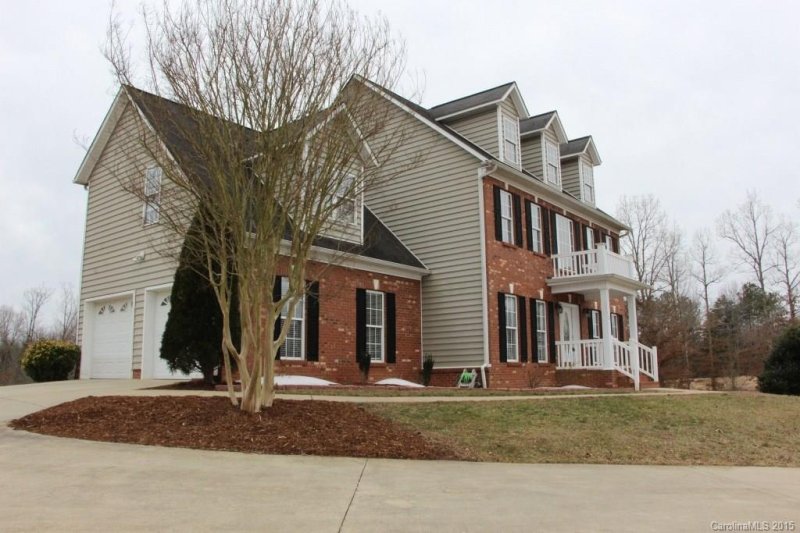 Property image 2 at 2 Franklin Lane, Taylorsville, NC 28681