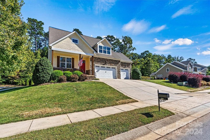 Property image 2 at 1203 39th Avenue, Hickory, NC 28601