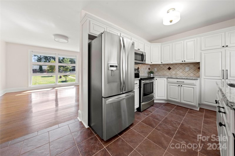 Property image 4 at 4749 Woodlark Lane, Charlotte, NC 28211