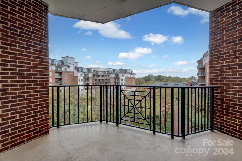 Property image 2 at 300 W 5th Street, Charlotte, NC 28202