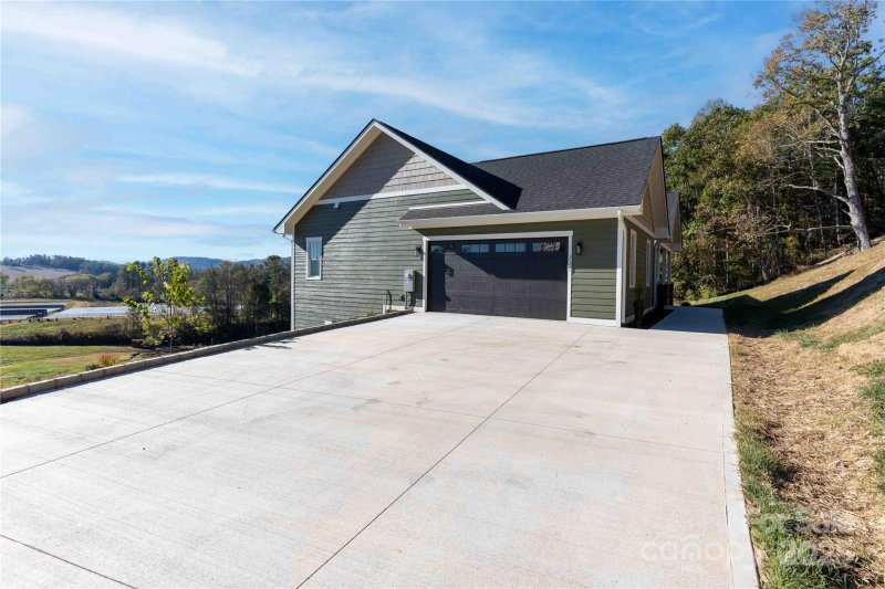 Property image 2 of 337 Maple Knoll Drive in The Orchards at Chimney Rock, Hendersonville, NC 28792