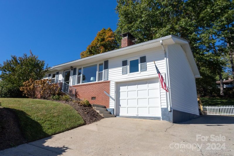 Property image 2 at 128 Shelton Street, Waynesville, NC 28786