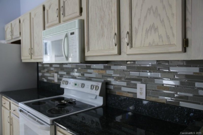 Property image 2 at 1029 Park West Drive, Charlotte, NC 28209