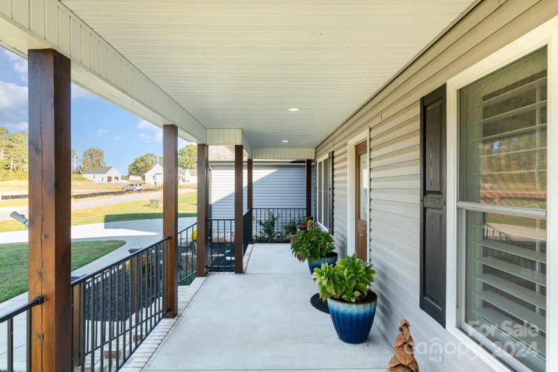 Property image 3 of 3470 Storybrook Lane in Storybrook, Sherrills Ford, NC 28673