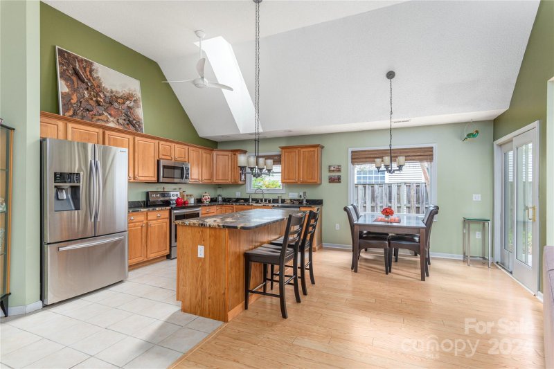 Property image 4 at 47 Honeycomb Circle, Swannanoa, NC 28778