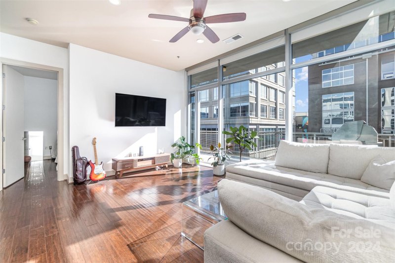 Property image 4 at 1100 Metropolitan Avenue, Charlotte, NC 28204