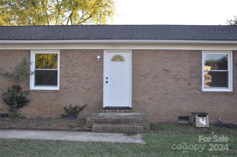 Property image 2 at 2007 Artwood Lane, Charlotte, NC 28217