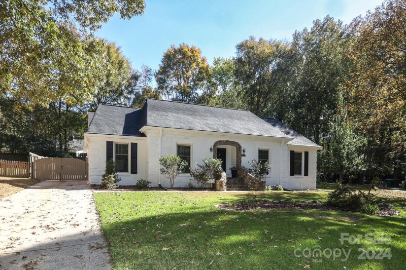 Property image 2 at 9235 New Towne Drive, Matthews, NC 28105